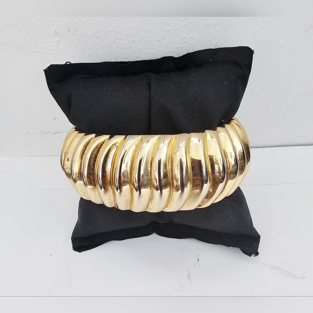 Vintage 1980s ribbed, Shrimped macaroni-link Luxury Gold Hinge Bangle Bracelet - Picture 3 of 6